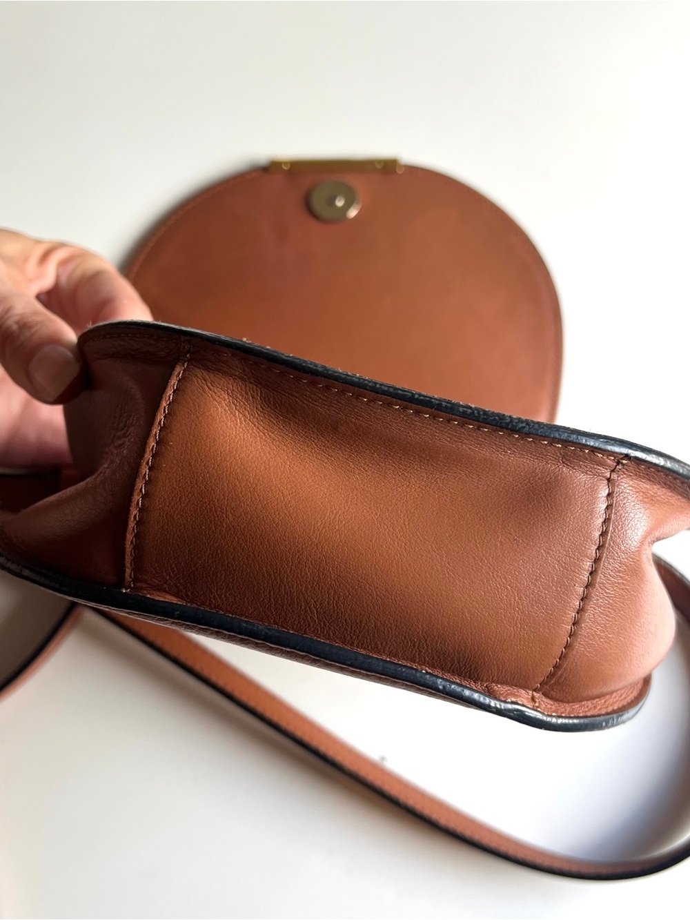 Cuyana mini flap saddle bag leather crossbody shoulder purse caramel tan camel - Picture 5 of 15